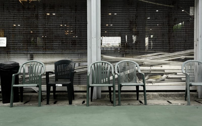 Sillas plásticas ligeras y duraderas para decoraciones modernas en Chile