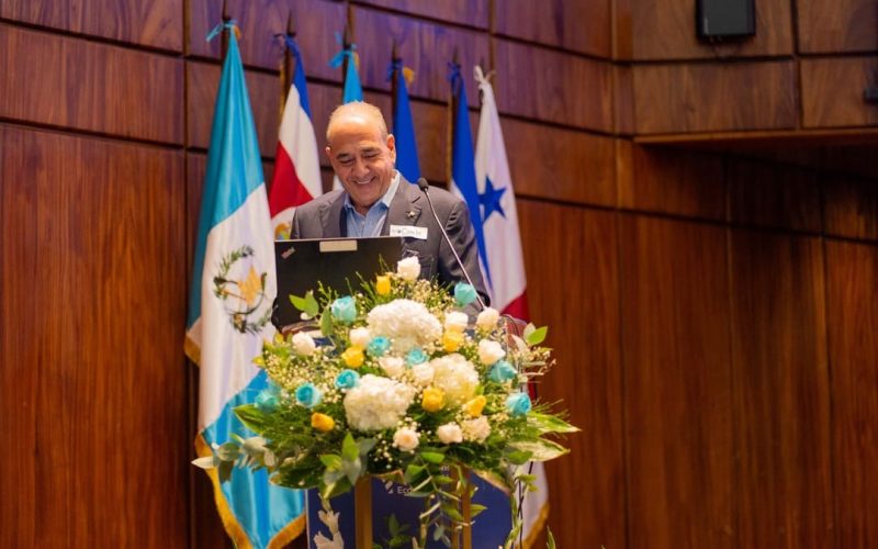 Ficohsa recibe reconocimiento como socio corporativo de INCAE